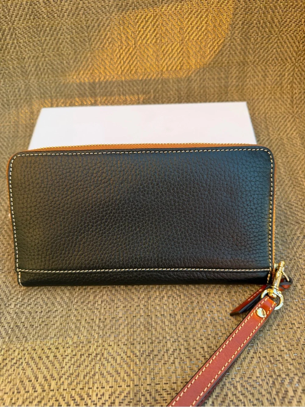 Dooney & Bourke PEBBLE GRAIN LARGE ZIP AROUND WRISTLET Black